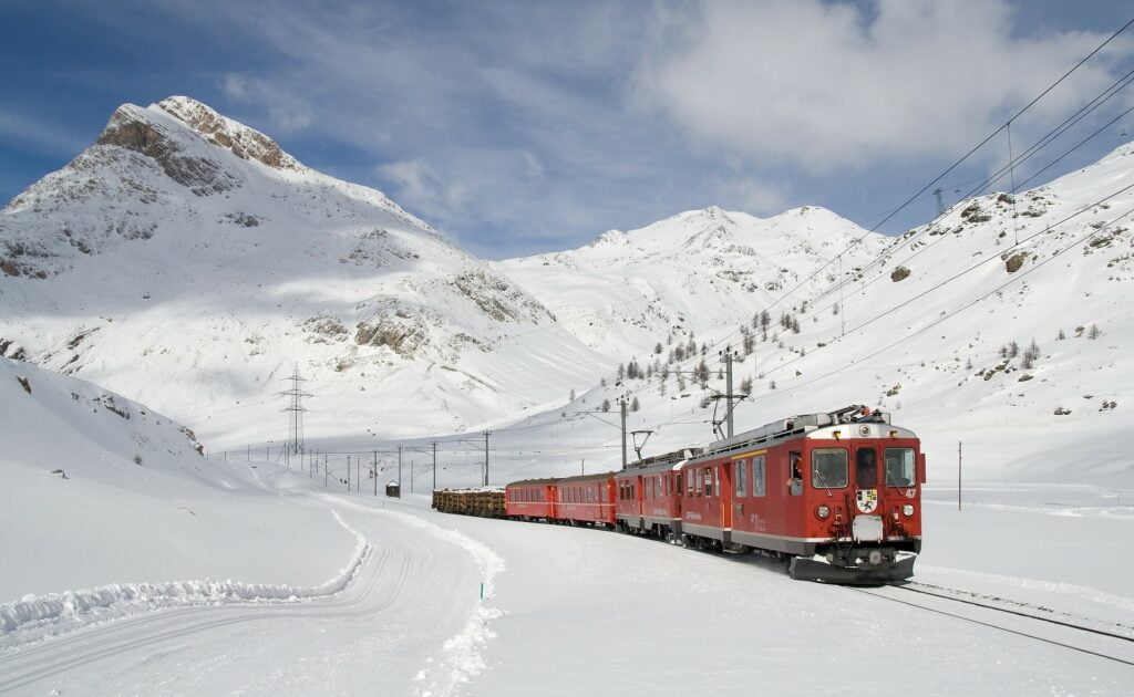 viajar en tren es de los mejores consejos de turismo sostenible