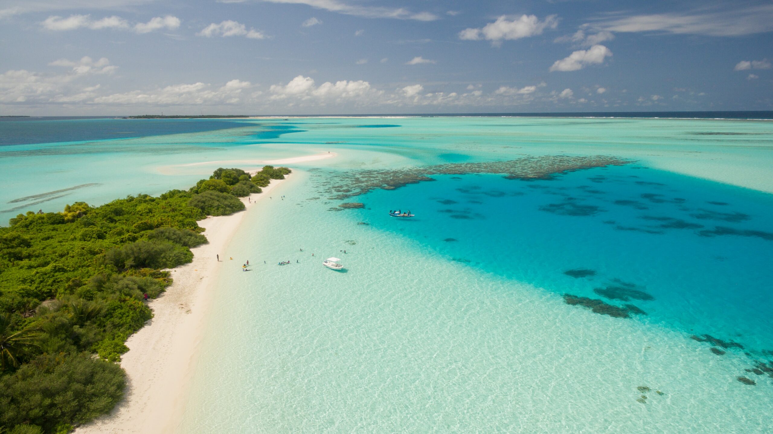 Playa celeste que ilustra las mejores playas del Caribe